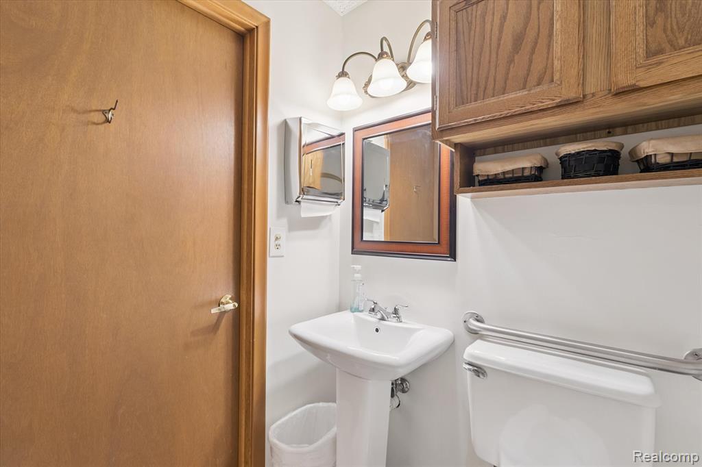 1117 Villa Linde Court, Flint, MI 48532 — Photo 17