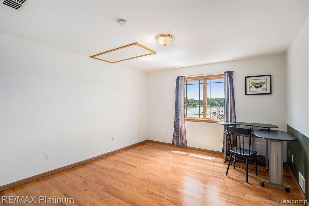 6512 BUCKSHORE Drive, Whitmore Lake, MI 48189 — Photo 27