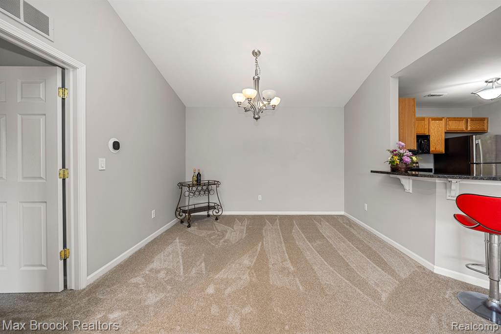 9203 FARMINGDALE Lane, Walled Lake, MI 48390 — Photo 9