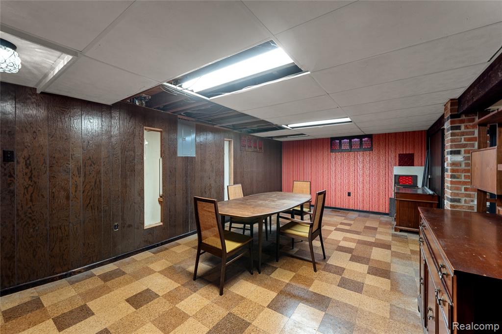 26916 Rouge River Drive, Dearborn Heights, MI 48127 — Photo 28