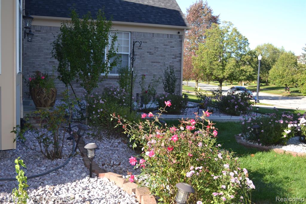 8290 HUMMINGBIRD Drive, Ypsilanti, MI 48197 — Photo 24