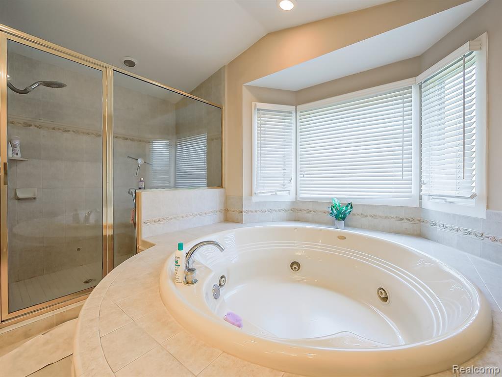 6310 Branford Drive, West Bloomfield, MI — Photo 52
