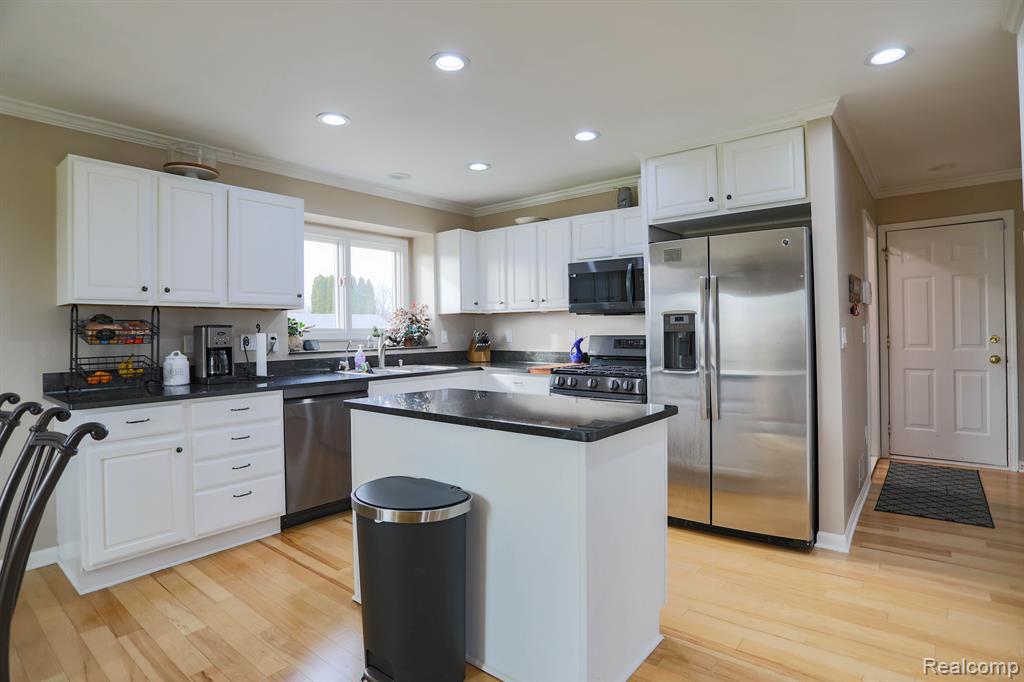 7058 OLDE FARM Trail, Almont, MI 48003 — Photo 24