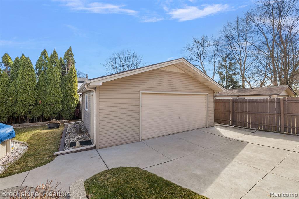43258 HYDE PARK Drive, Sterling Heights, MI 48313 — Photo 12