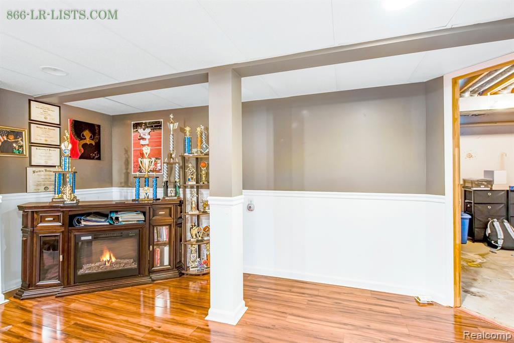 7068 Anna Drive, Belleville, MI 48111 — Photo 28