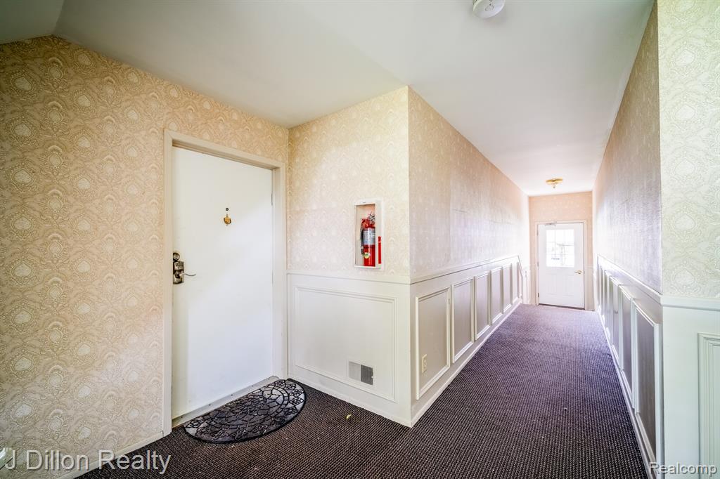 653 E Fox Hills Drive, 49, Bloomfield Hills, MI 48304 — Photo 3