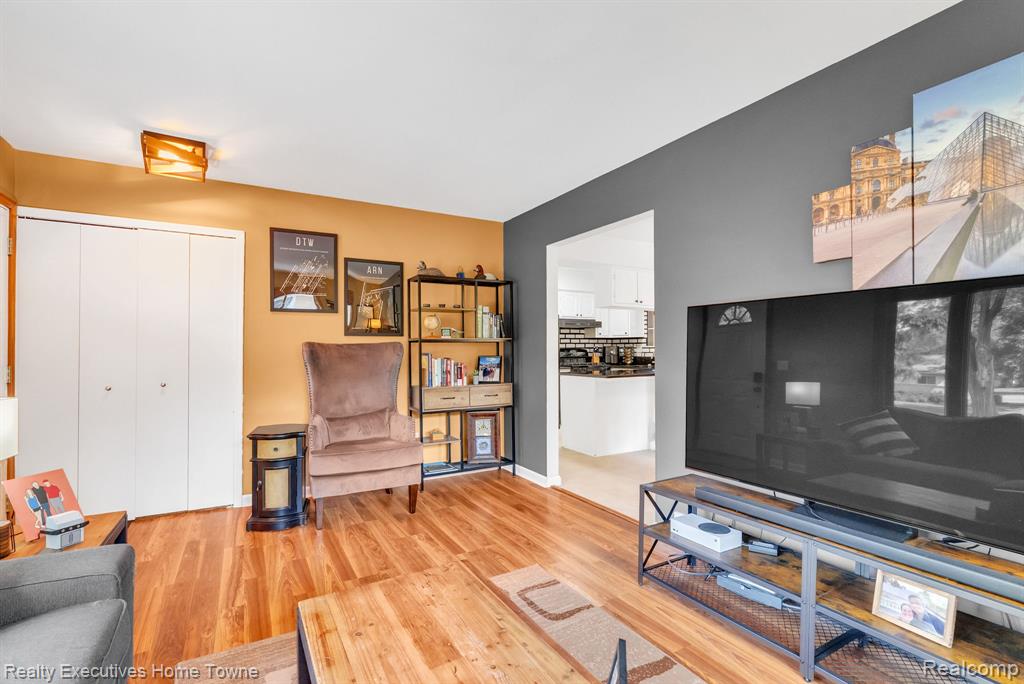 8540 Russell Street, Shelby Twp, MI 48317 — Photo 10