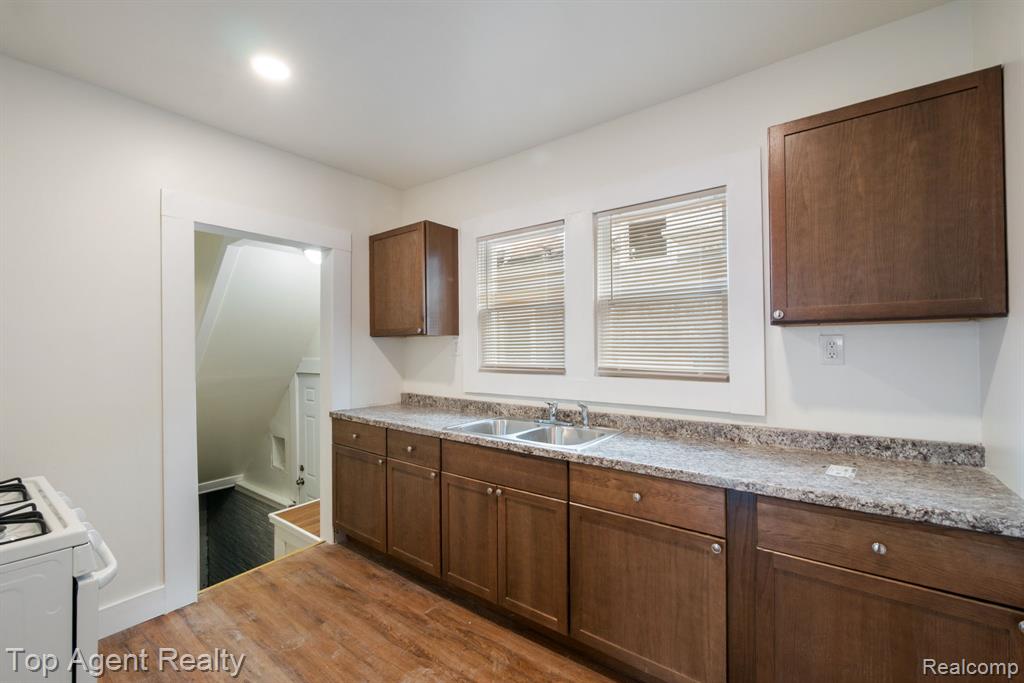 615 W Hollywood, Highland Park, MI 48203 — Photo 8