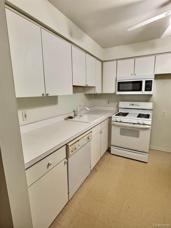 416 FOX HILLS Drive S, Bloomfield Hills, MI 48304 — Photo 13