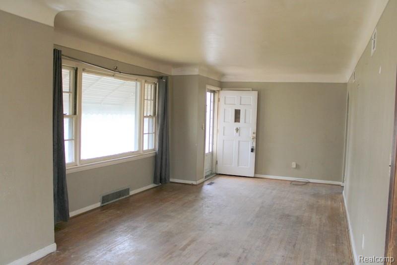 6354 Buckingham Avenue, Allen Park, MI 48101 — Photo 5