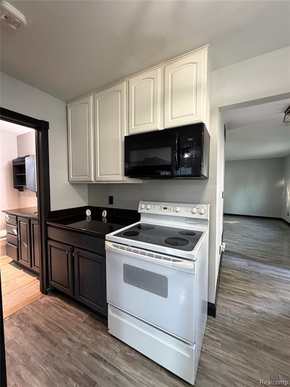 6798 Saline Drive, Waterford, MI 48329 — Photo 11