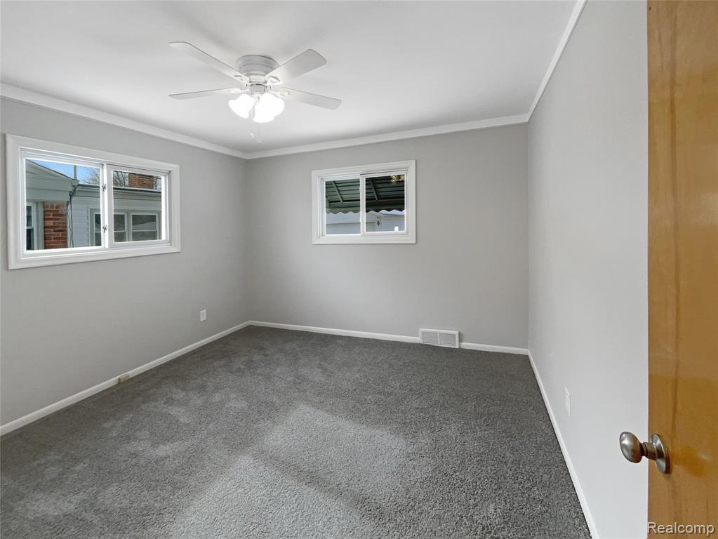 677 BELTON Street, Garden City, MI — Photo 12