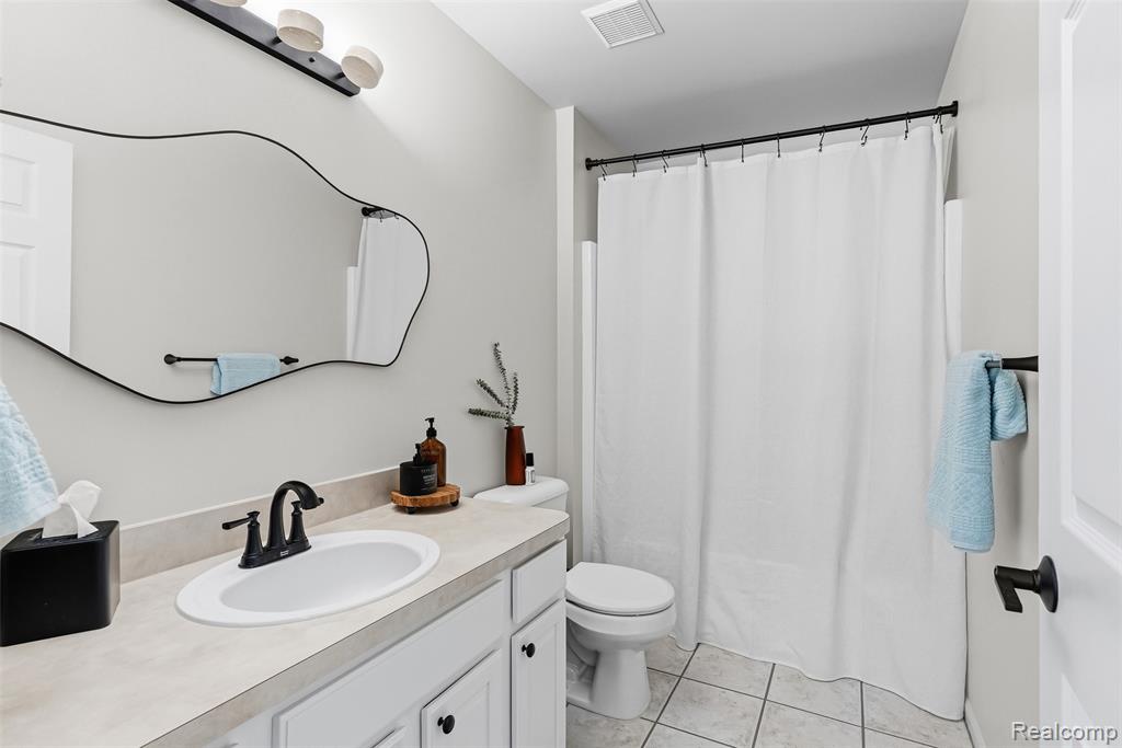 6158 Lismore Circle, Grand Blanc, MI 48439 — Photo 33