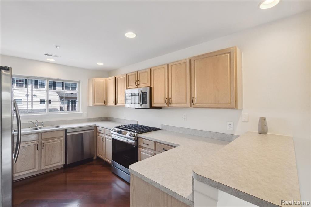 29399 GLEN OAKS Boulevard E, Farmington Hills, MI 48334 — Photo 12