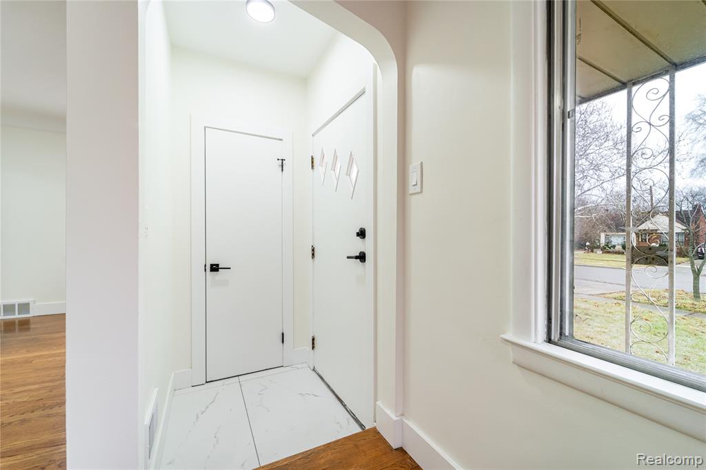 16535 Lincoln Avenue, Eastpointe, MI 48021 — Photo 14