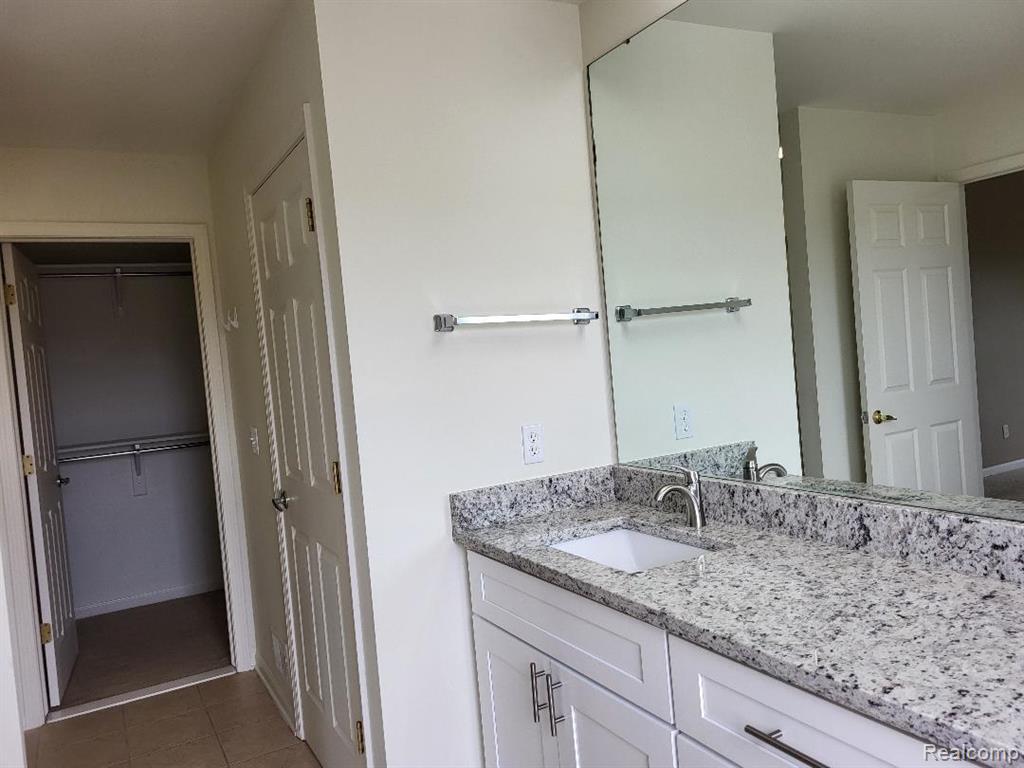 49515 Crusader, Macomb, MI 48044 — Photo 16