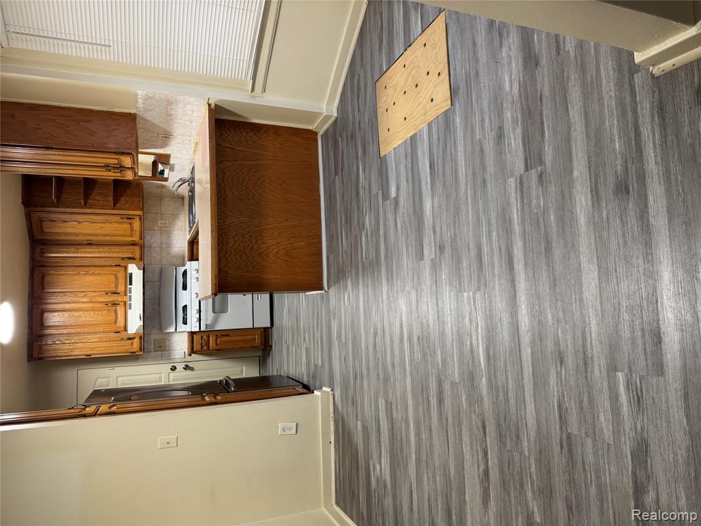 7733 Barrie Street, Dearborn, MI 48126 — Photo 8