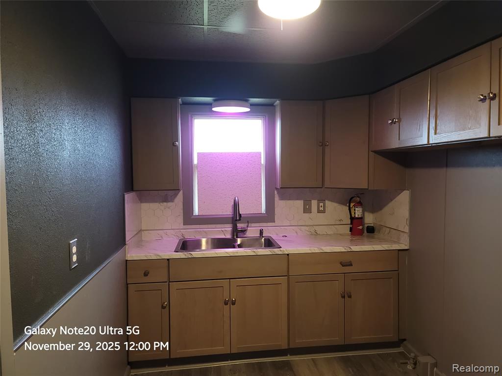 630 E Dartmouth Street, Flint, MI 48505 — Photo 9