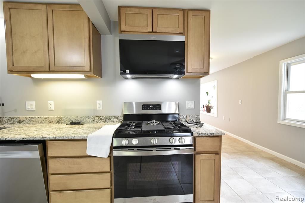 37480 Hayes Road, Clinton Twp, MI 48038 — Photo 9