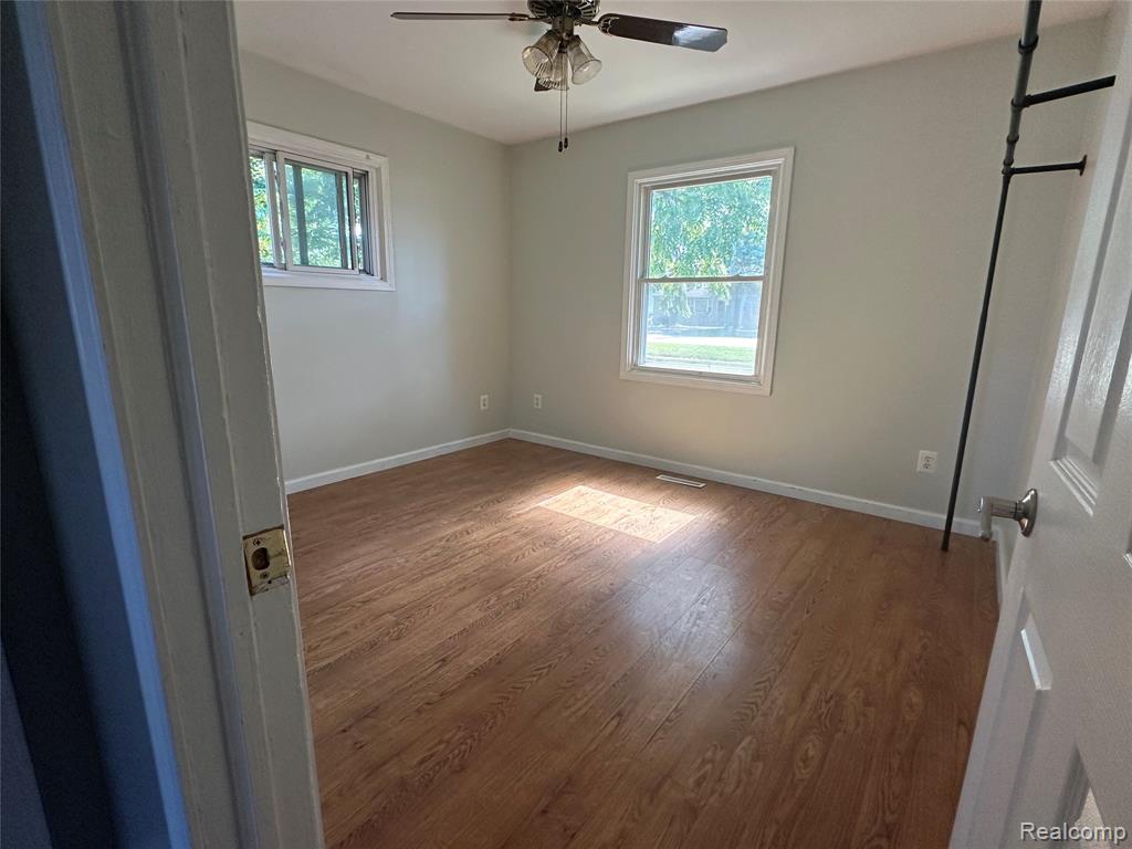 6426 Williams Lake Road, Waterford, MI 48329 — Photo 11