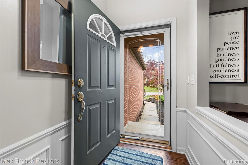 9894 High Meadow Drive, Ypsilanti, MI 48198 — Photo 4