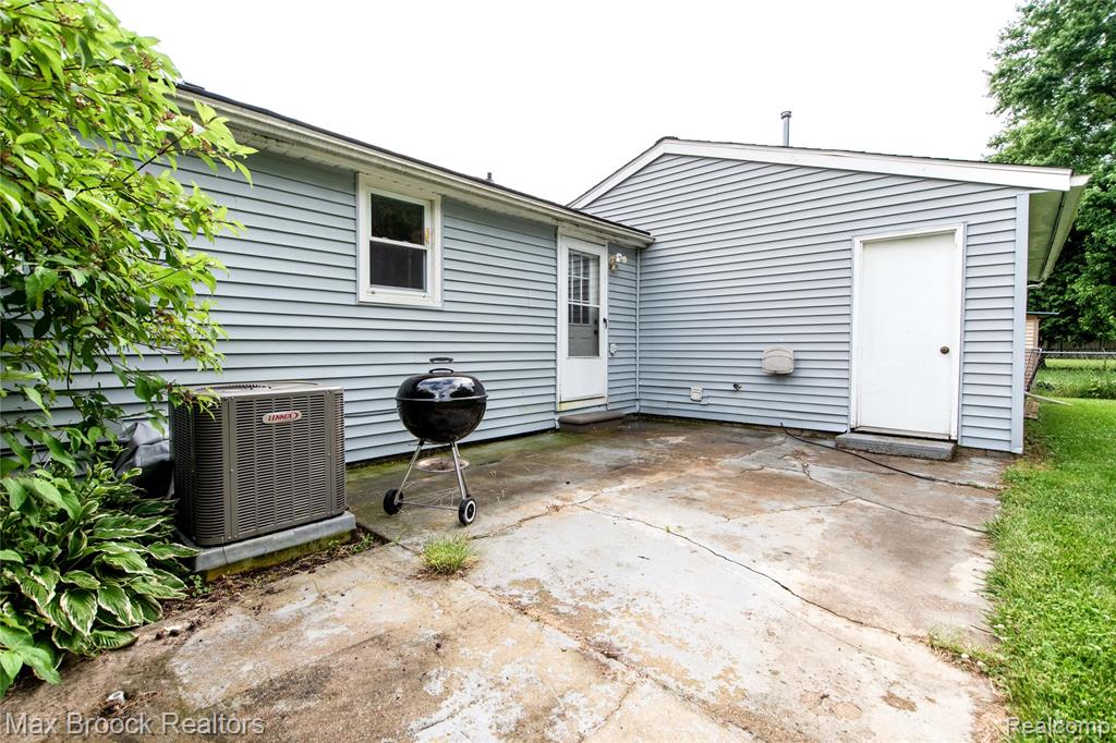 6479 Webb Drive, Flint, MI 48506 — Photo 31
