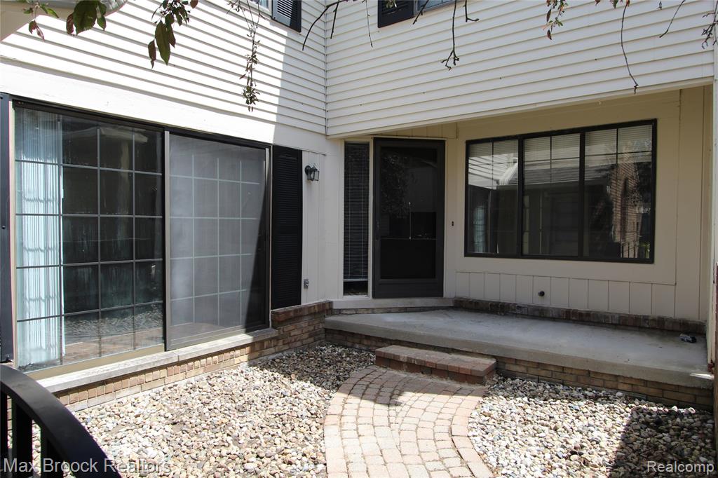 7139 Creeks Crossing, West Bloomfield, MI — Photo 4