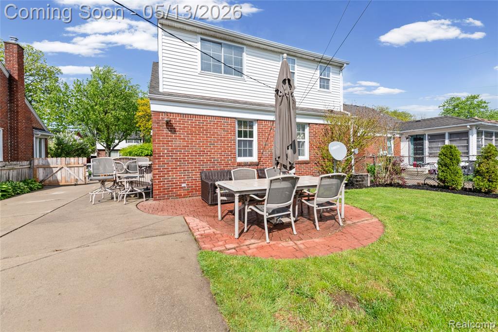 21610 Prestwick Avenue, Harper Woods, MI 48225 — Photo 4