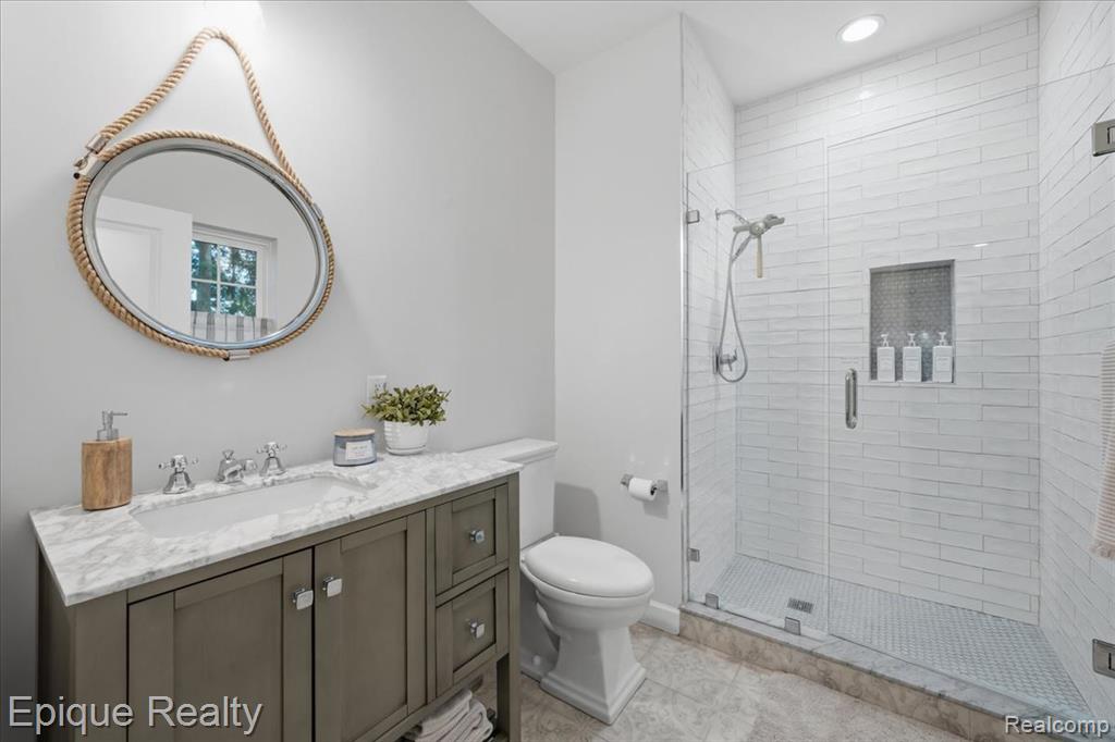 114 Bellevue Avenue, Lake Orion, MI 48362 — Photo 30