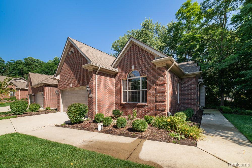 9546 KINGSWAY Circle, Clarkston, MI 48348 — Photo 2