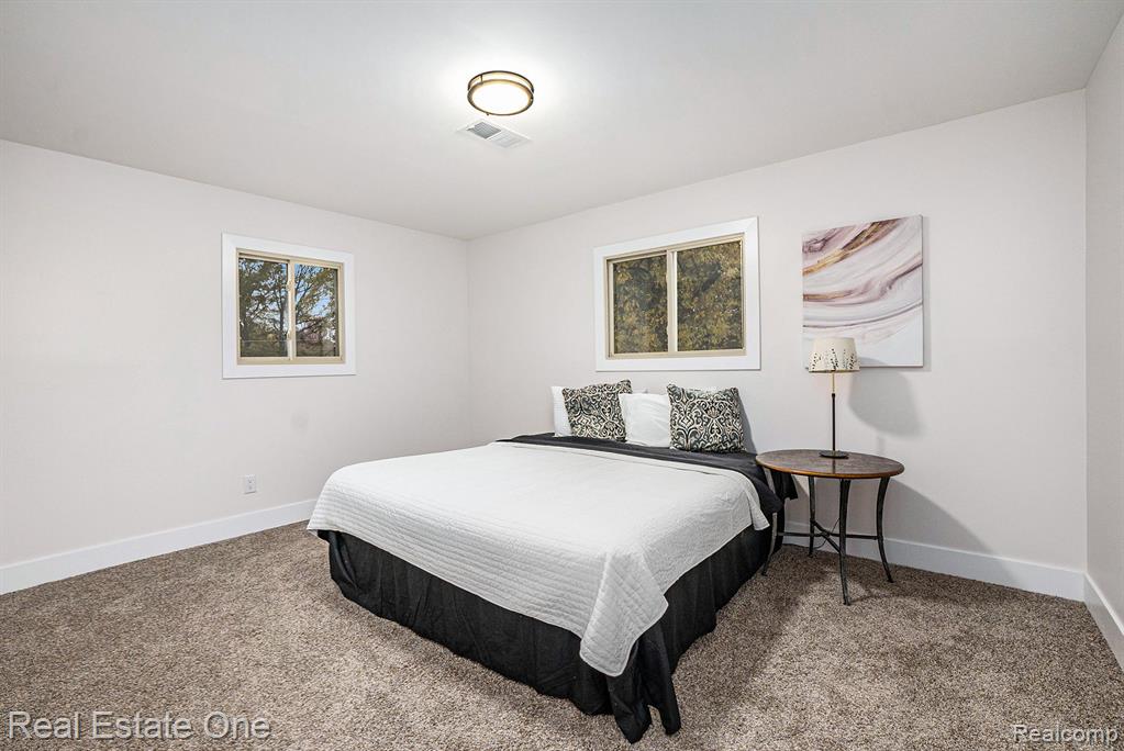 4558 Universal Street, Dearborn Heights, MI 48125 — Photo 12