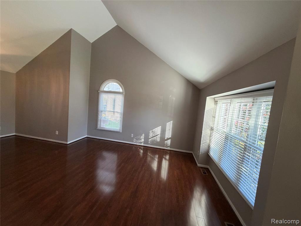 39588 Squire, Novi, MI — Photo 35