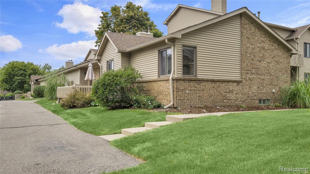 7113 Elmhurst, West Bloomfield, MI — Photo 51