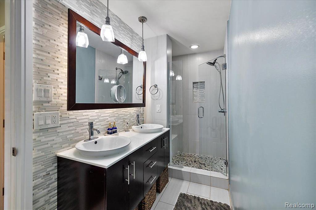 80 MAYWOOD Avenue, Bloomfield Hills, MI 48304 — Photo 22
