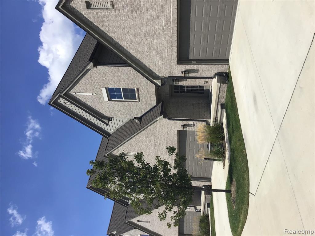 1028 LAMB Road, Troy, MI 48085