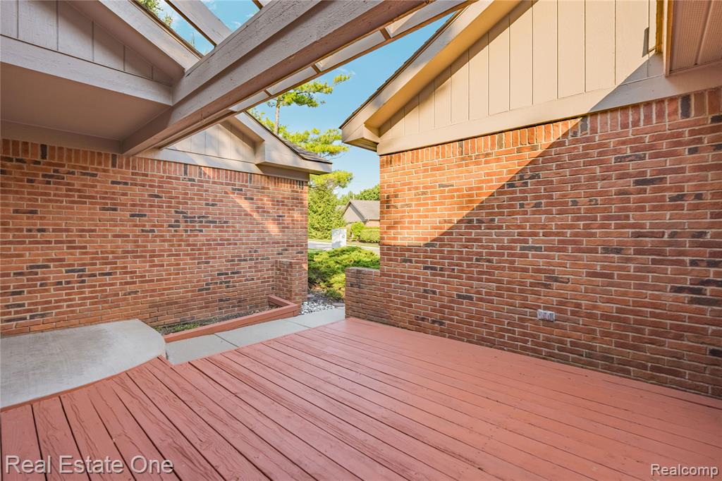 7332 Meadowridge Circle, West Bloomfield, MI — Photo 18