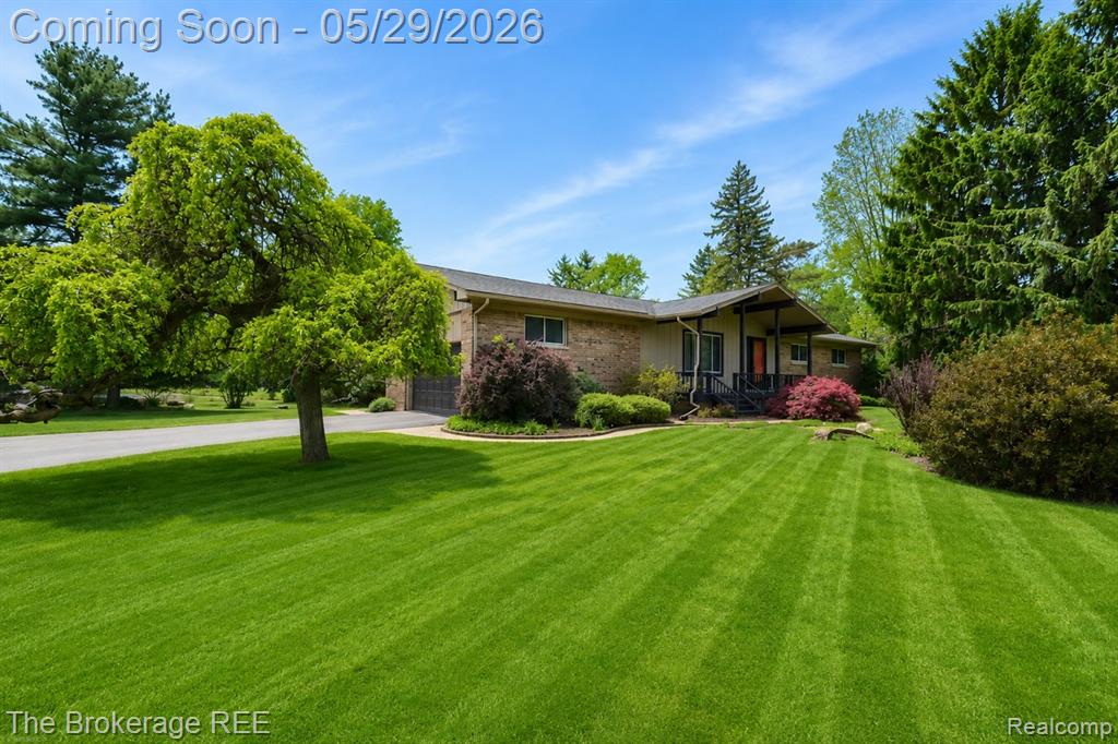 6933 Hubbard Hills Drive, Clarkston, MI 48348 — front exterior