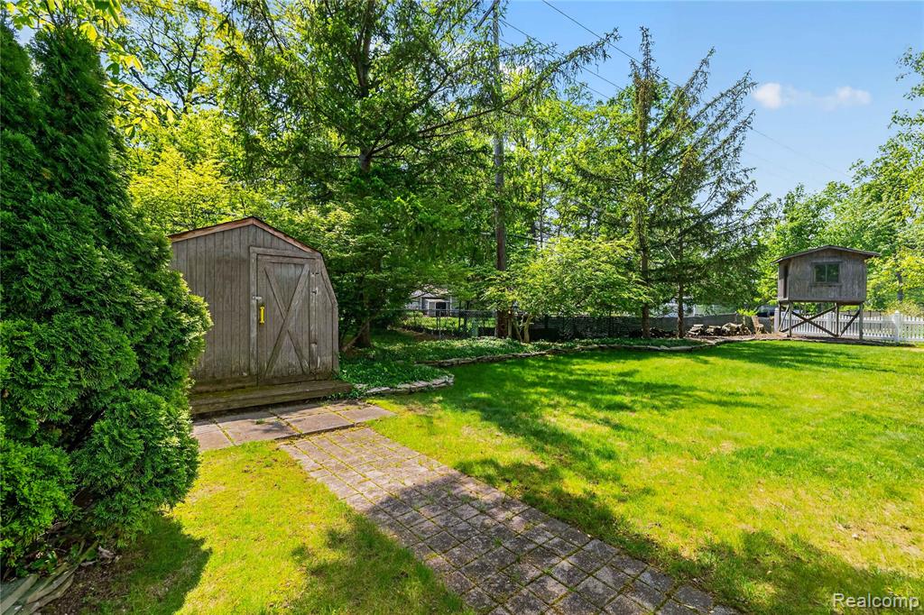 8733 Woodside Drive, Grosse Ile, MI 48138 — Photo 34