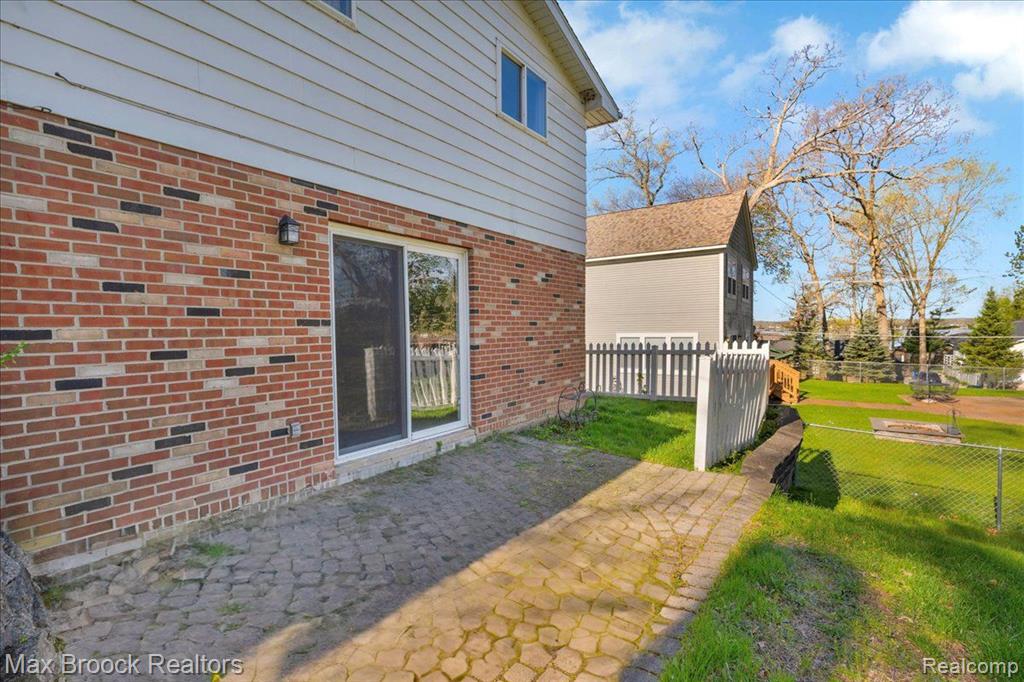 4332 LANETTE Drive, Waterford, MI 48328 — Photo 36