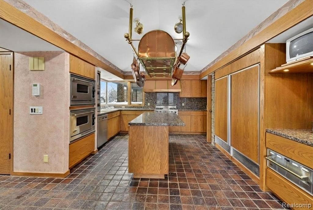 2551 Patterson Lake Road, Pinckney, MI 48169 — Photo 40