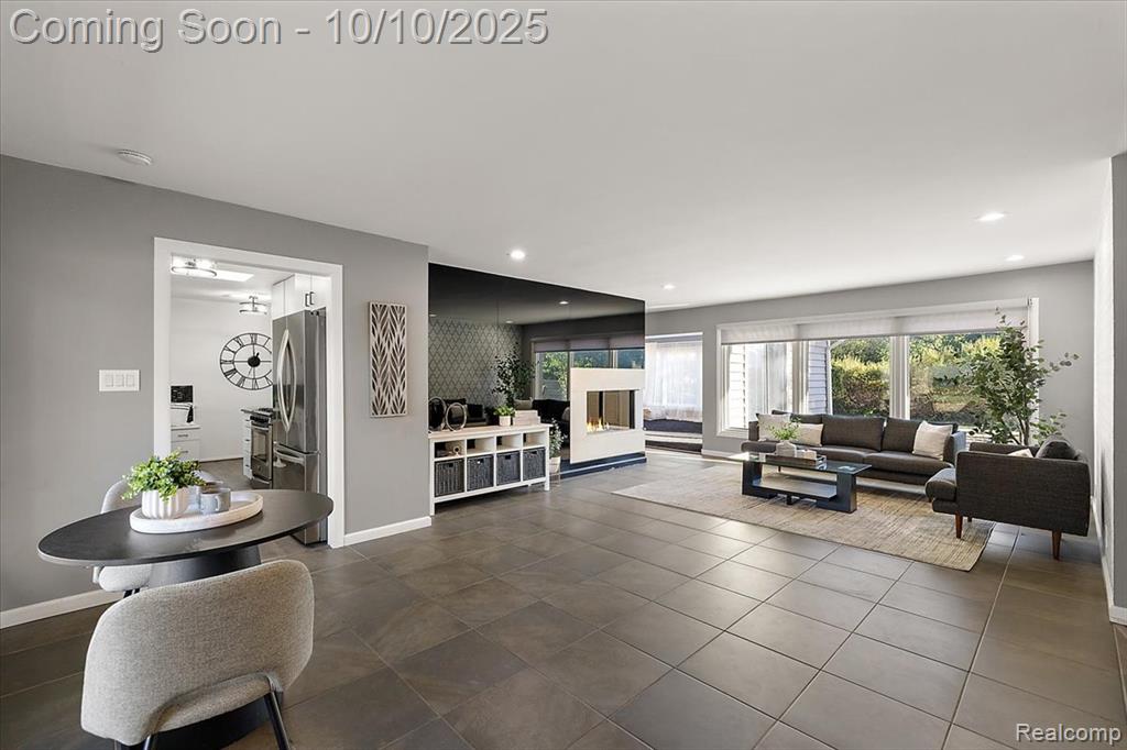 7496 Cornwall Court, West Bloomfield, MI — Photo 3