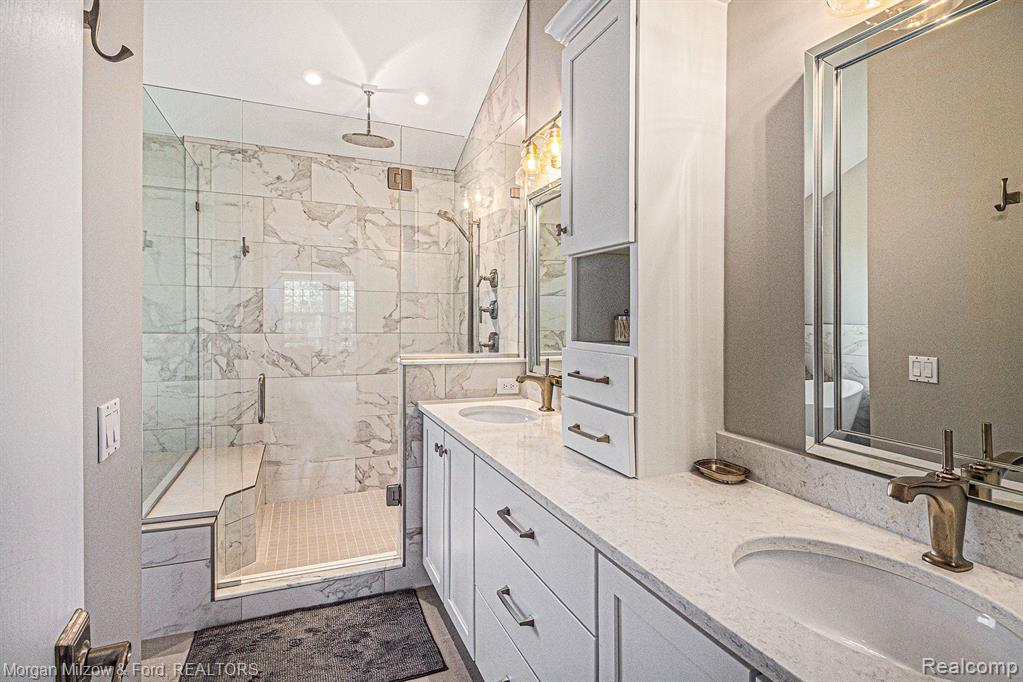 6822 Hubbard Circle, Clarkston, MI 48348 — Photo 17