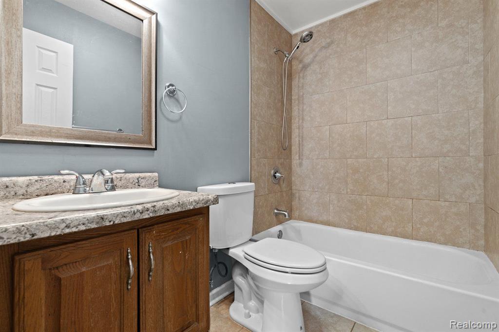 8241 KALTZ, Center Line, MI 48015 — Photo 21
