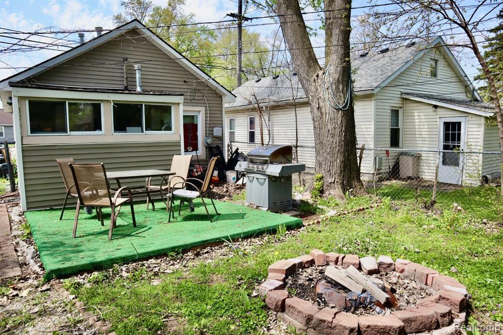 1833 CASS LAKE Road, Keego Harbor, MI 48320 — Photo 21