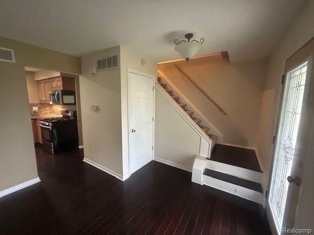 1212 HAMPSHIRE Drive, Canton, MI 48188 — Photo 10