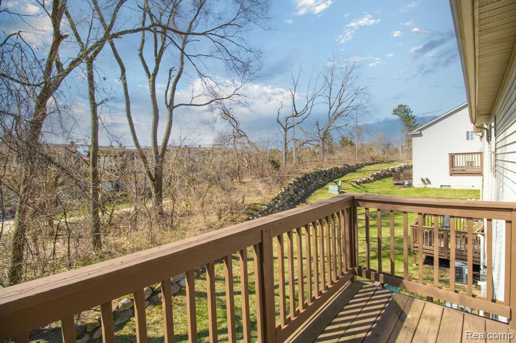 7051 MAGNOLIA Lane, Waterford, MI 48327 — Photo 36