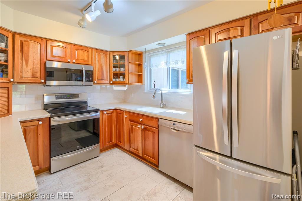 9538 Fenhill Drive, Grand Blanc, MI 48439 — Photo 11
