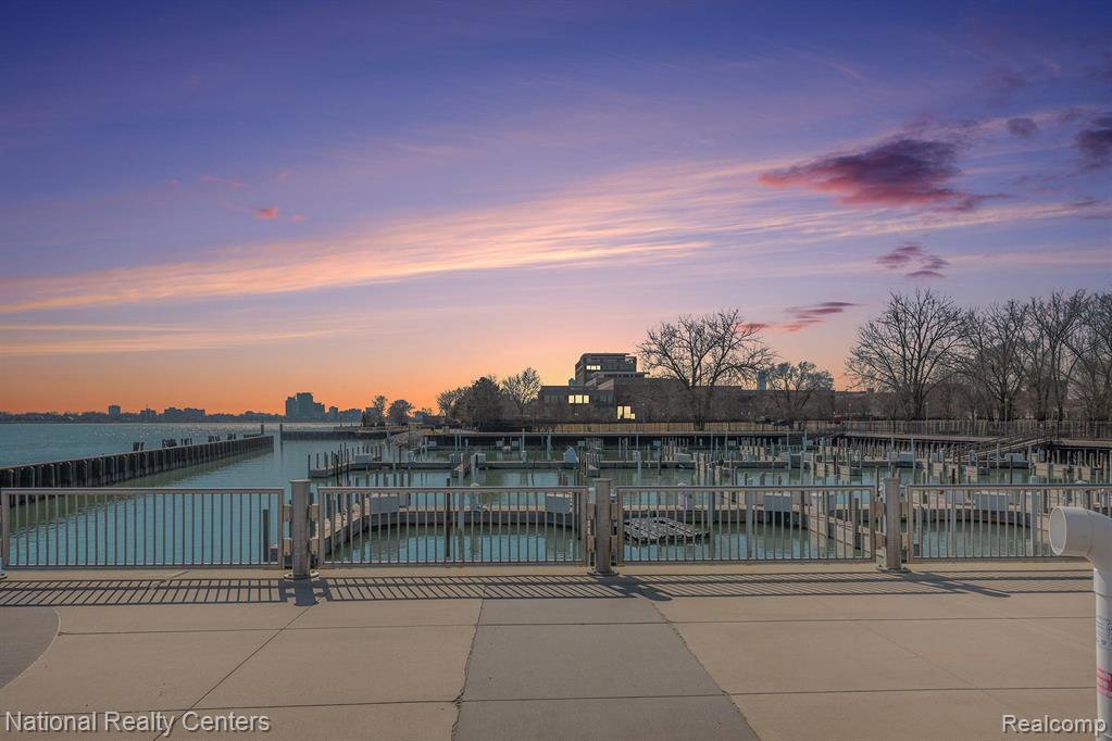 250 E HARBORTOWN Drive, 303, Detroit, MI 48207 — Photo 16