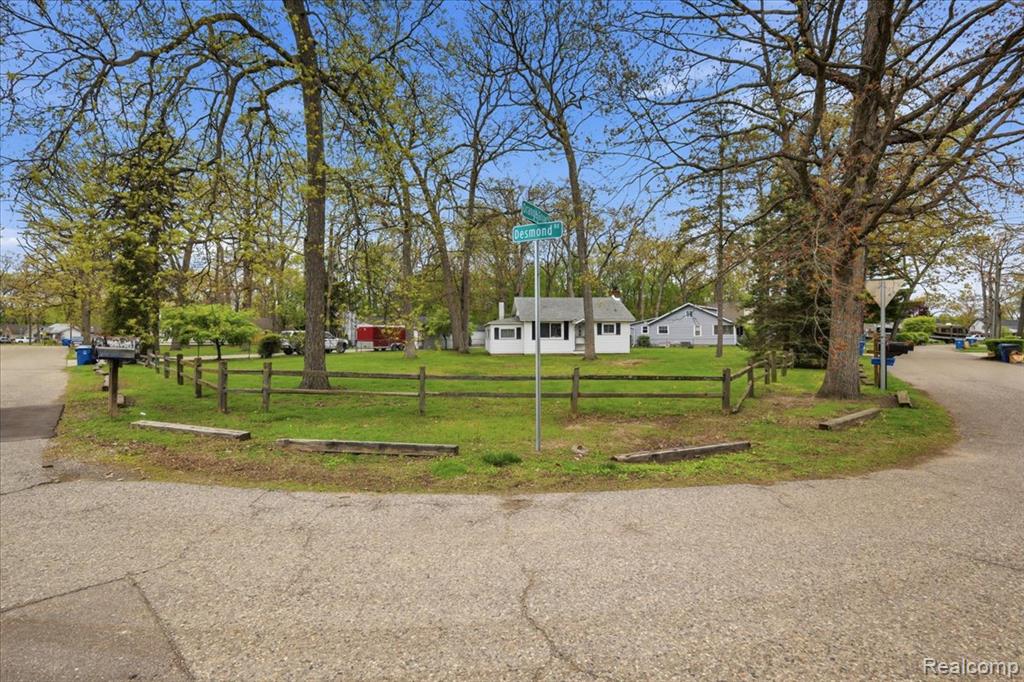 2811 Orange Grove Road, Waterford, MI 48329 — Photo 2