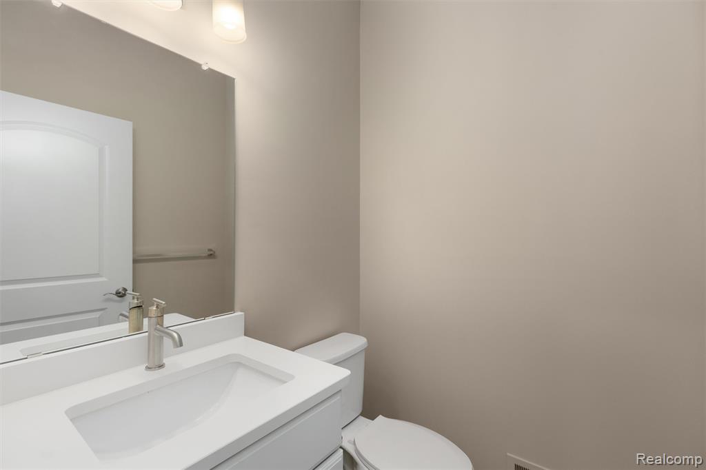 811 Balmoral Ln, Troy, MI 48085 — Photo 12